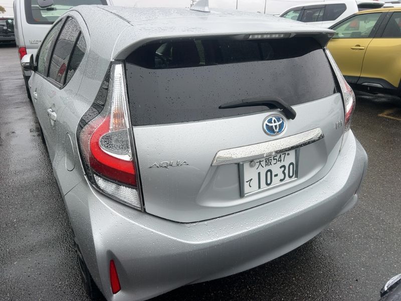  31290  TOYOTA AQUA  2017  