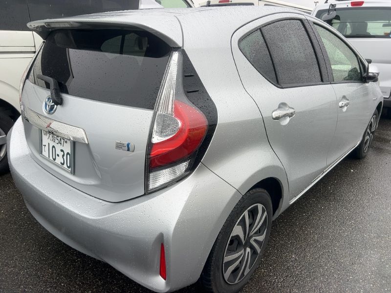  31290  TOYOTA AQUA  2017  