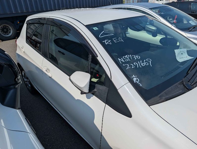  31294  TOYOTA VITZ  2017  