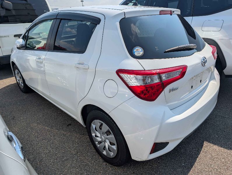  31294  TOYOTA VITZ  2017  