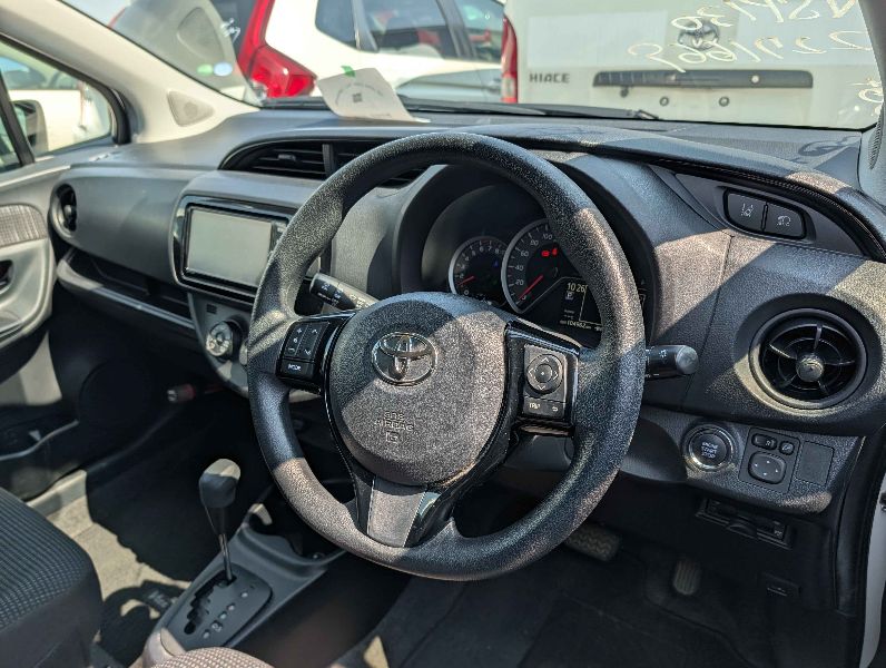  31294  TOYOTA VITZ  2017  