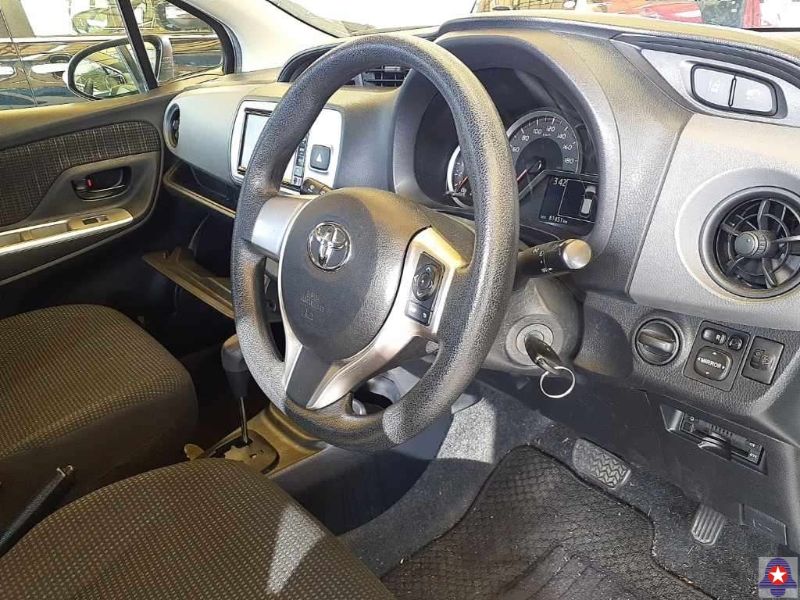  31304  TOYOTA VITZ  2016  