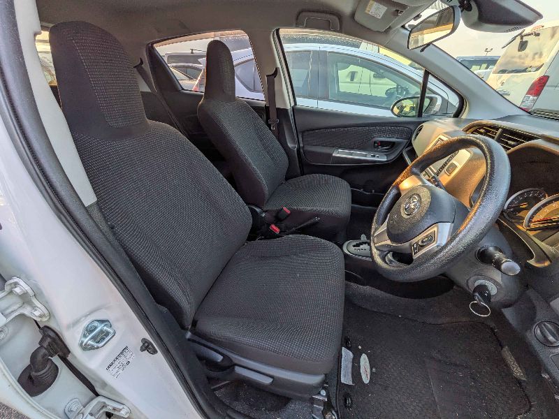  31304  TOYOTA VITZ  2016  