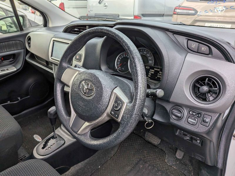  31304  TOYOTA VITZ  2016  