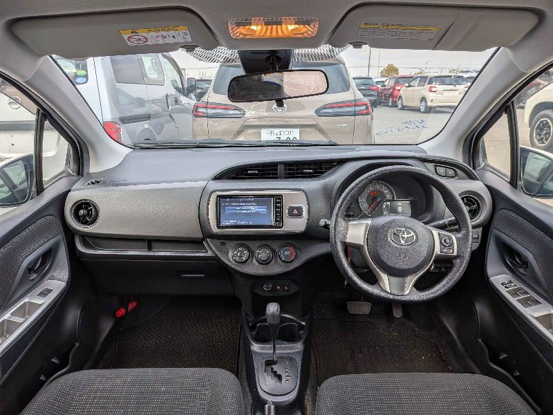  31304  TOYOTA VITZ  2016  