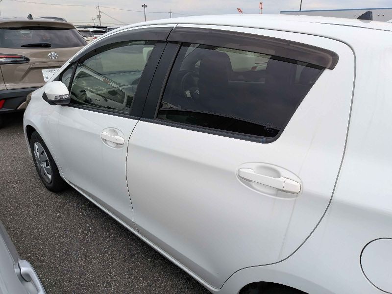  31304  TOYOTA VITZ  2016  