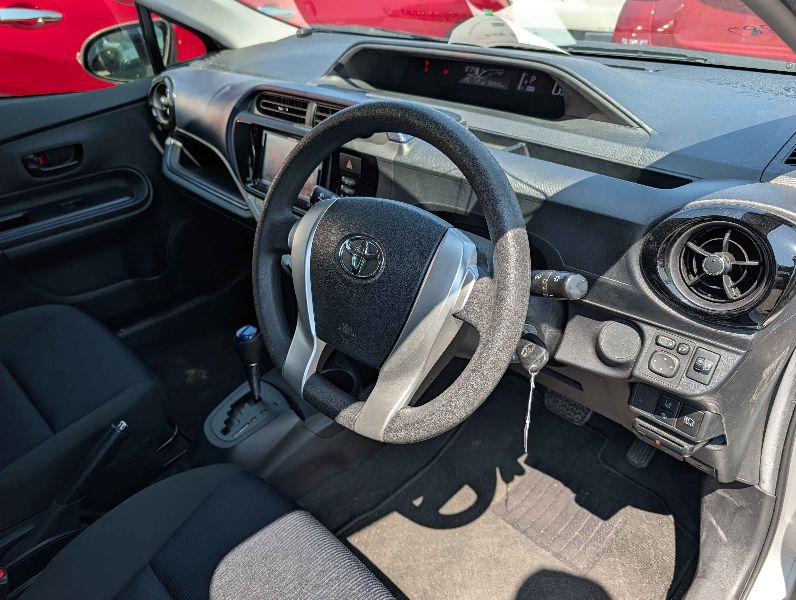  31313  TOYOTA AQUA  2017  