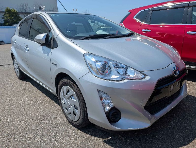  31313  TOYOTA AQUA  2017  