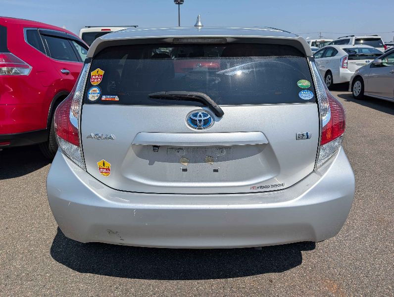  31313  TOYOTA AQUA  2017  