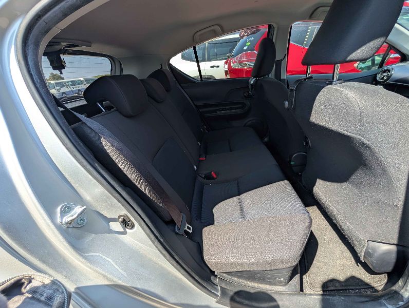 31313  TOYOTA AQUA  2017  