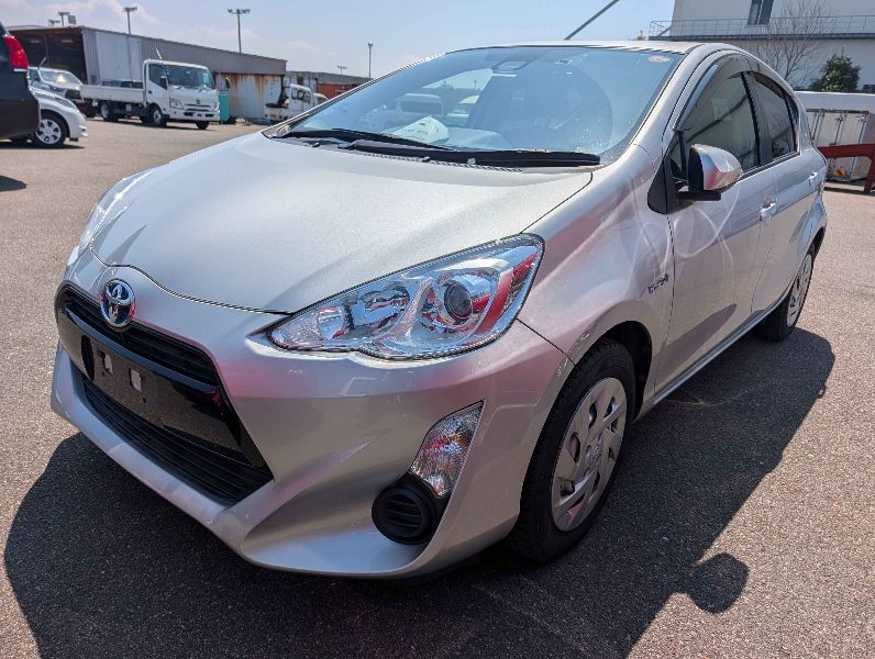  31313  TOYOTA AQUA  2017 