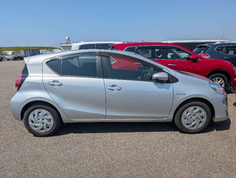  31313  TOYOTA AQUA  2017  