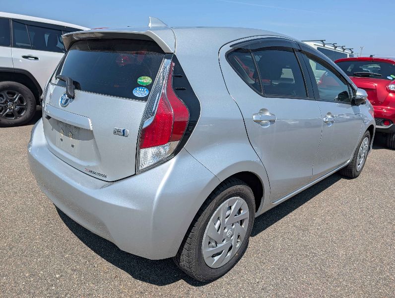  31313  TOYOTA AQUA  2017  