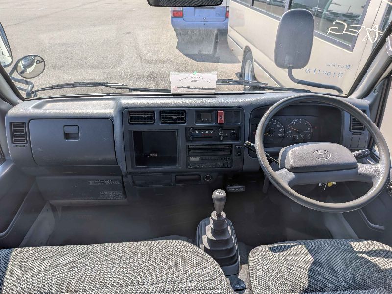  31317  TOYOTA DYNA  1995  