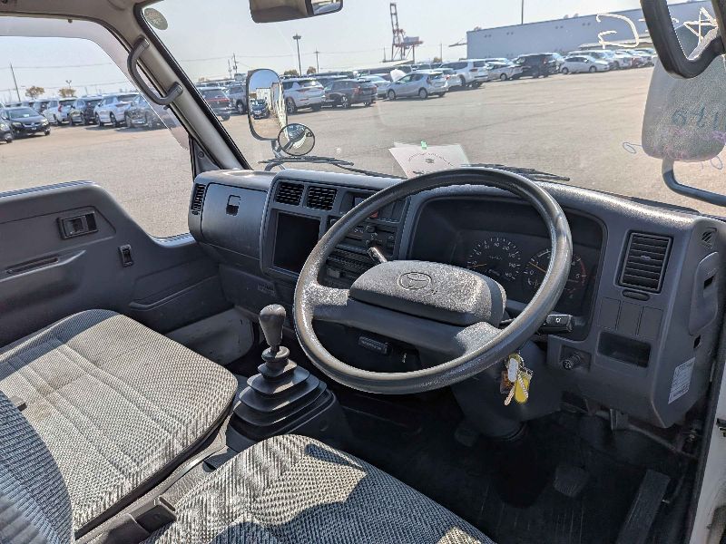  31317  TOYOTA DYNA  1995  