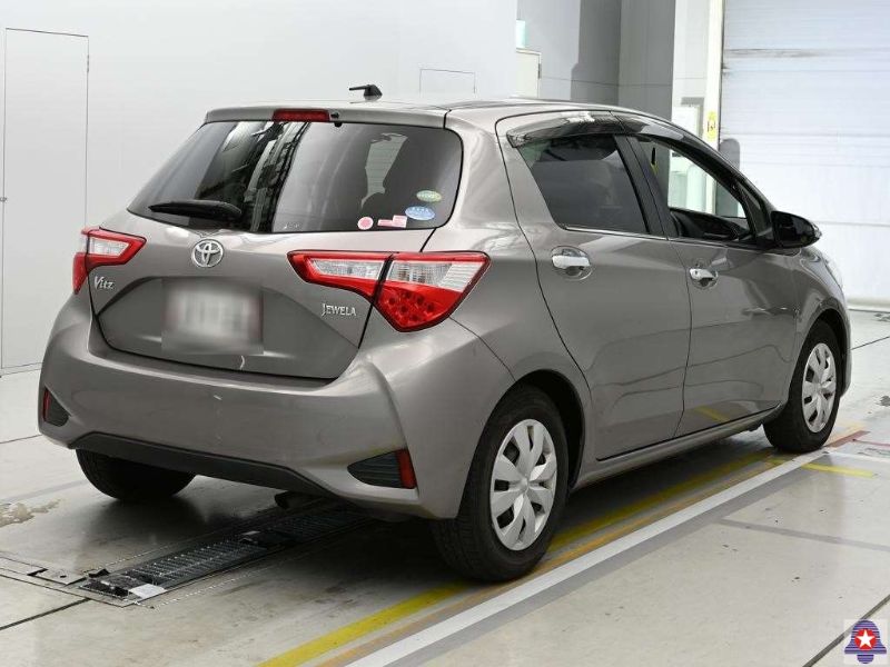  31322  TOYOTA VITZ  2017  