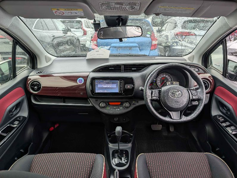  31322  TOYOTA VITZ  2017  