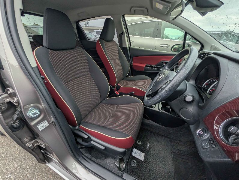  31322  TOYOTA VITZ  2017  