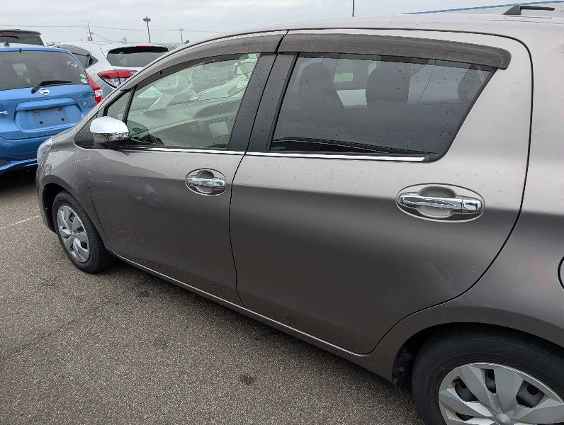  31322  TOYOTA VITZ  2017  