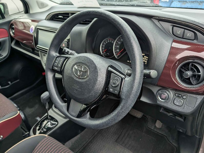  31322  TOYOTA VITZ  2017  