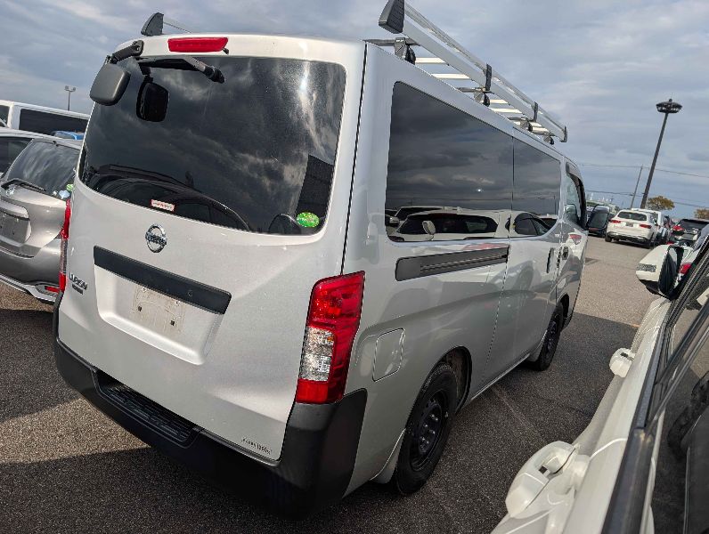  31323  NISSAN CARAVAN  2017  