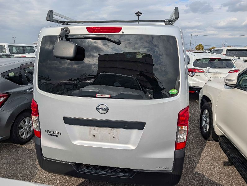  31323  NISSAN CARAVAN  2017  