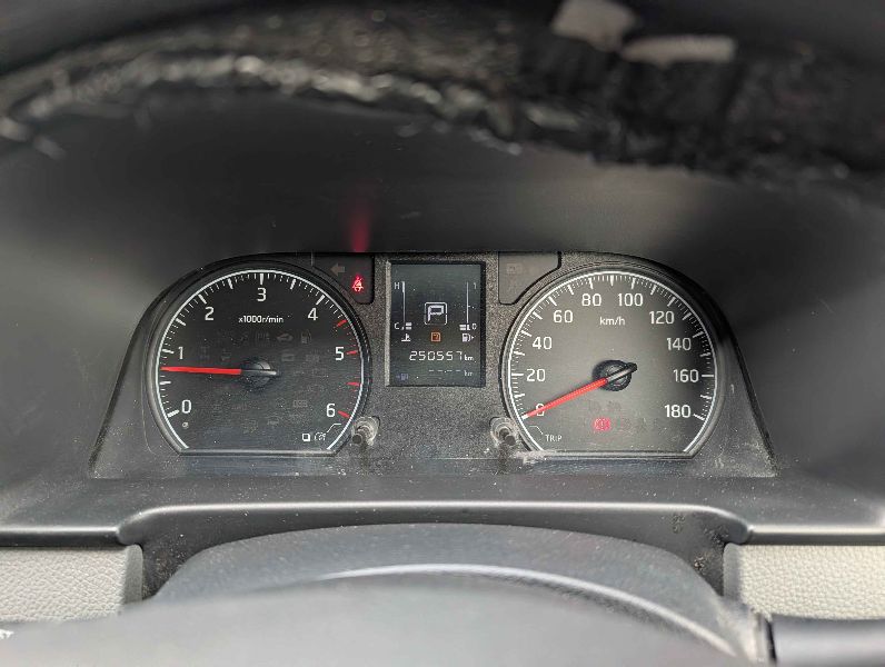  31323  NISSAN CARAVAN  2017  