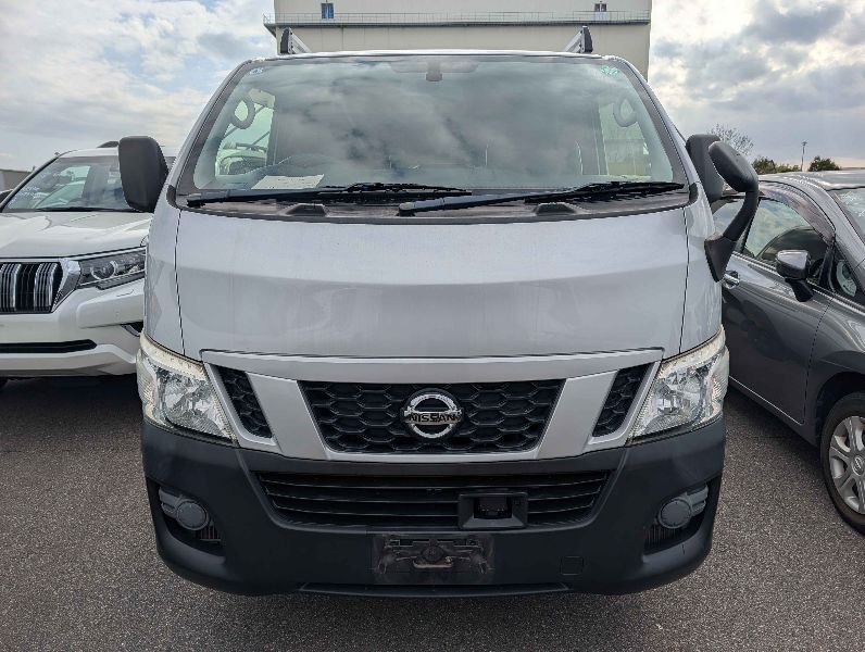  31323  NISSAN CARAVAN  2017  