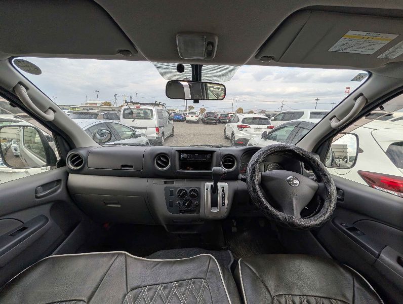  31323  NISSAN CARAVAN  2017  