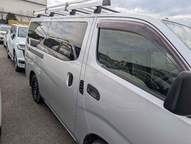  31323  NISSAN CARAVAN  2017  