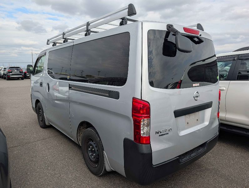  31323  NISSAN CARAVAN  2017  