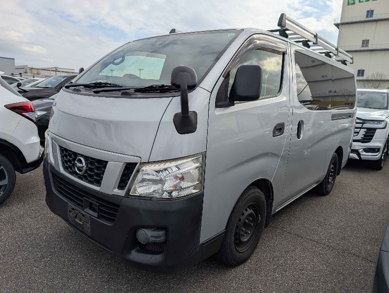  31323  NISSAN CARAVAN  2017 