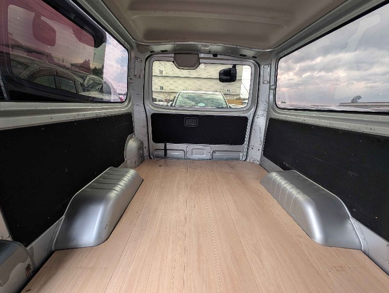  31323  NISSAN CARAVAN  2017  