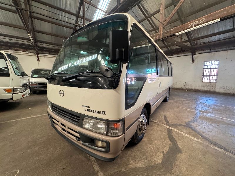  31347  HINO LIESSE BUS  2005  