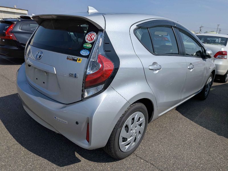  31352  TOYOTA AQUA  2018  
