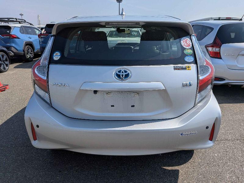  31352  TOYOTA AQUA  2018  