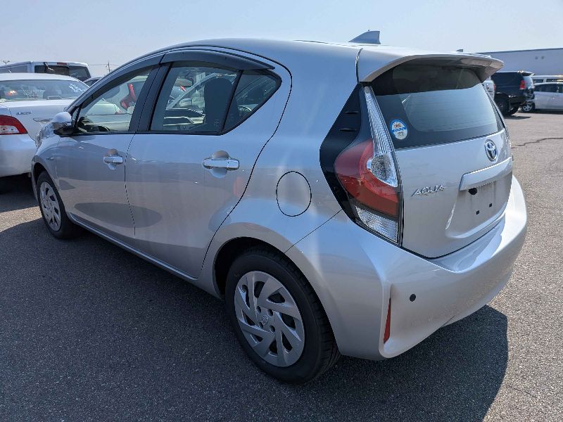 31352  TOYOTA AQUA  2018  