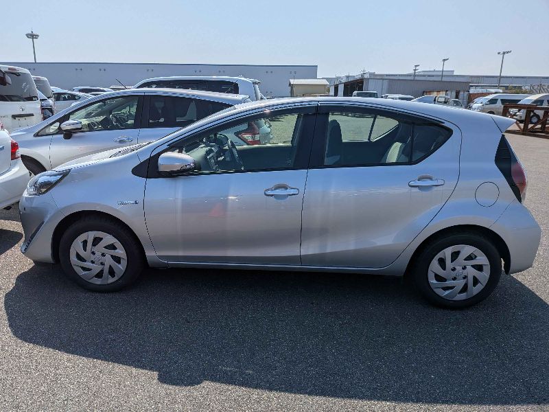 31352  TOYOTA AQUA  2018  