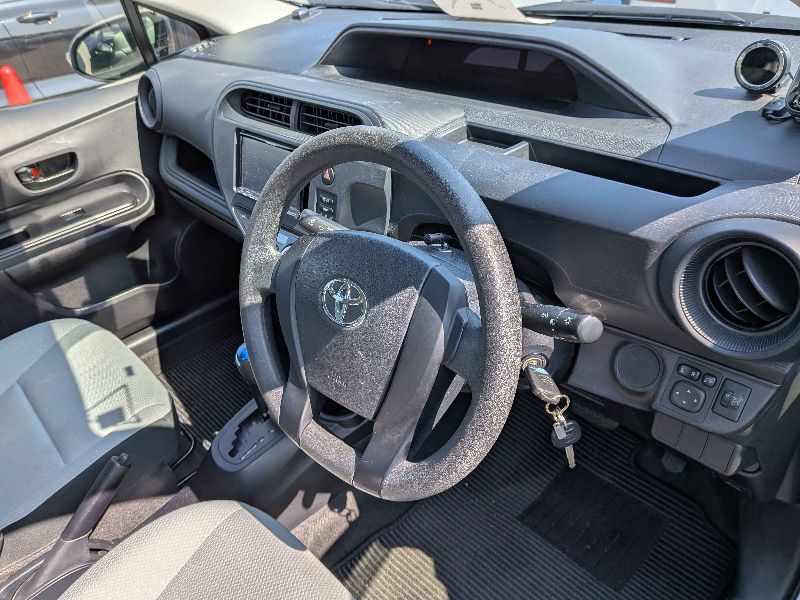  31352  TOYOTA AQUA  2018  