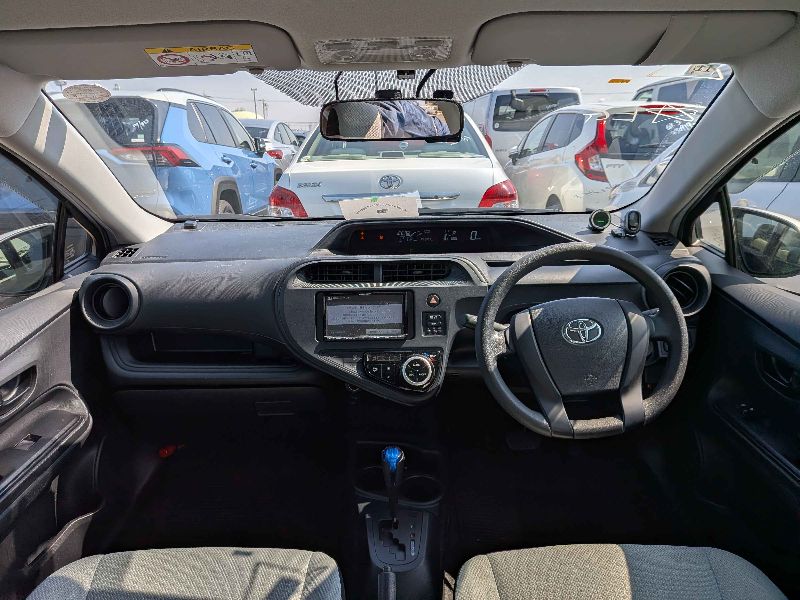  31352  TOYOTA AQUA  2018  