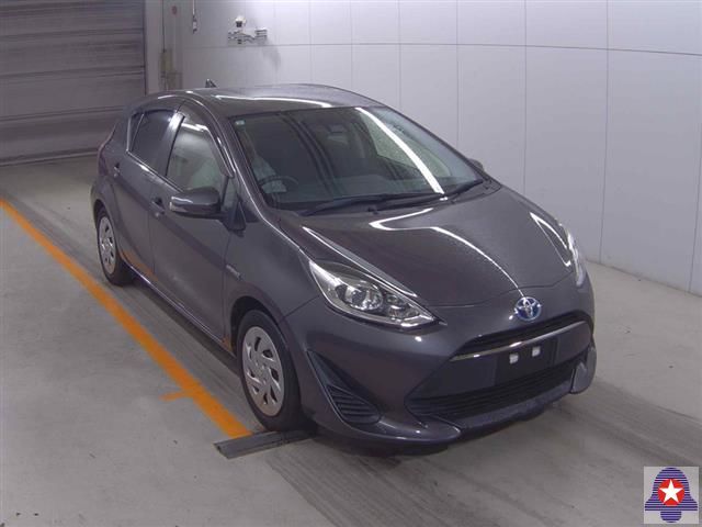 31354  TOYOTA AQUA  2017 