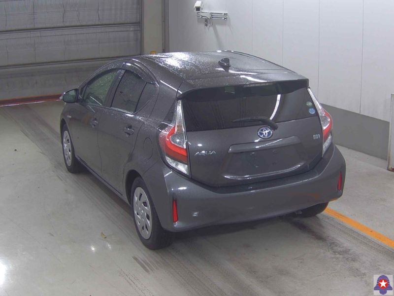  31354  TOYOTA AQUA  2017  