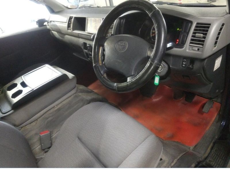  31358  TOYOTA HIACE  2005  