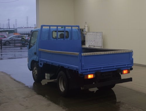  31366  HINO DUTRO  2005  