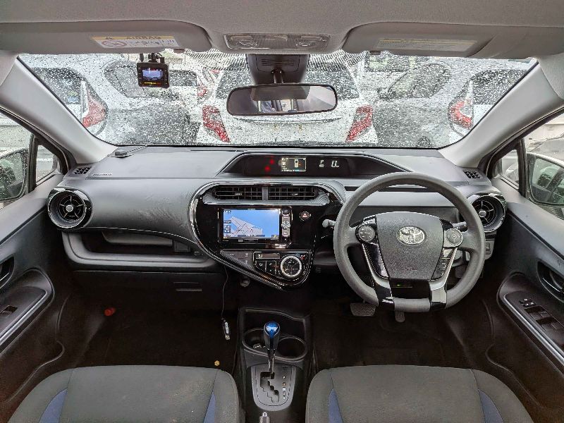  31375  TOYOTA AQUA  2018  