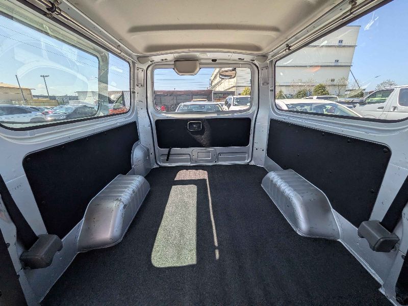  31378  NISSAN CARAVAN  2017  