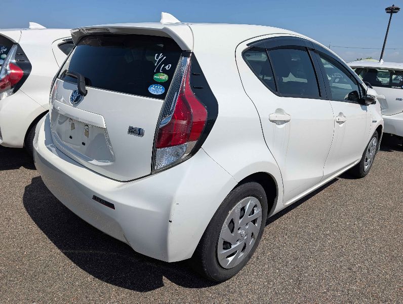  31381  TOYOTA AQUA  2017  