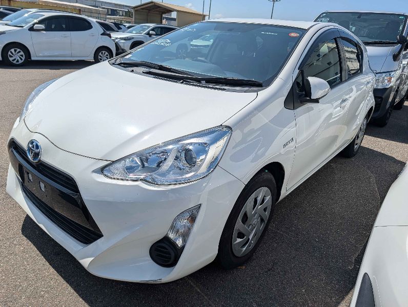  31381  TOYOTA AQUA  2017 
