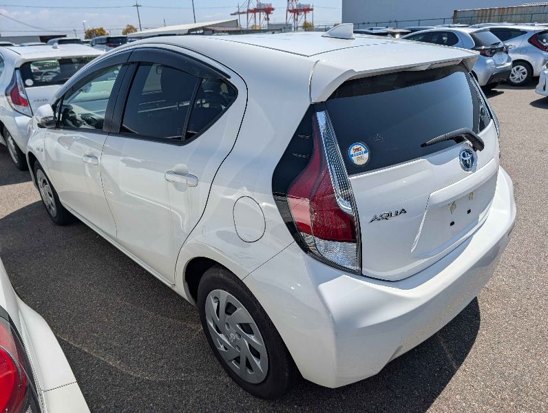  31381  TOYOTA AQUA  2017  