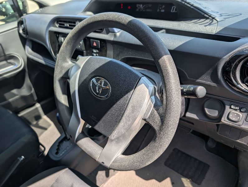  31381  TOYOTA AQUA  2017  